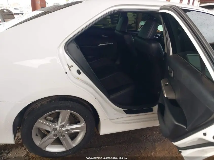 2014 TOYOTA CAMRY SE