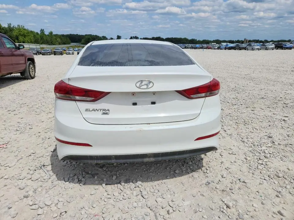 2018 HYUNDAI ELANTRA SE  