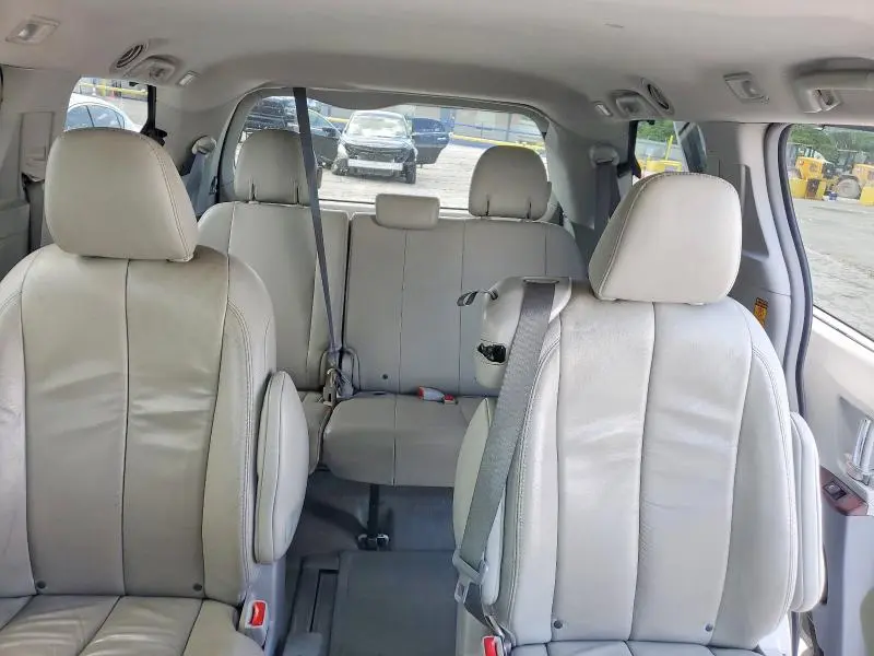 2014 TOYOTA SIENNA XLE 8-PASSENGER  