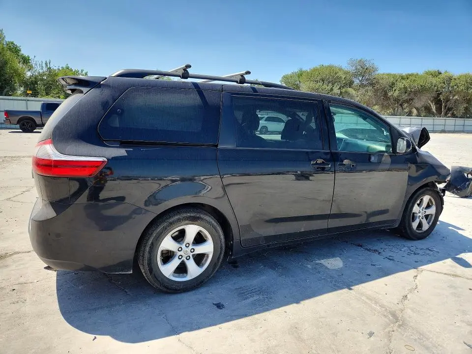 2015 TOYOTA SIENNA LE  