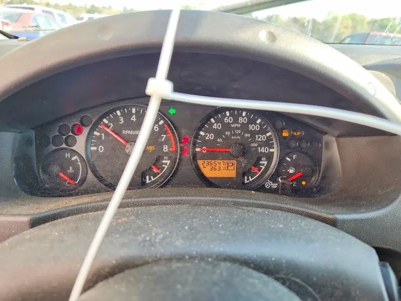 2010 NISSAN FRONTIER SE V6  