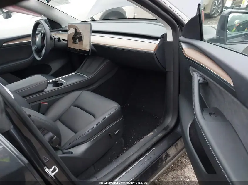 2024 TESLA MODEL Y RWD