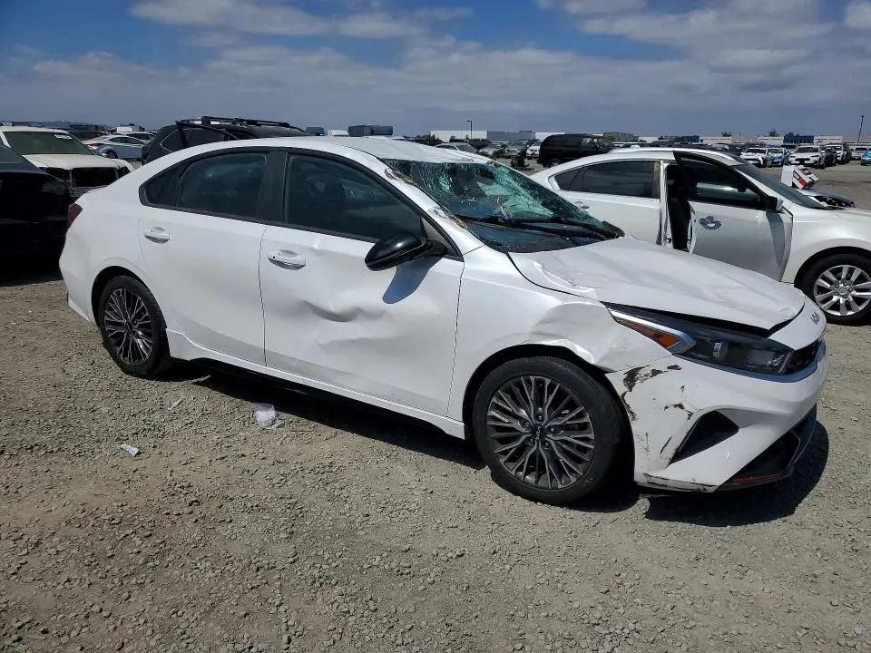 2023 KIA FORTE GT LINE  