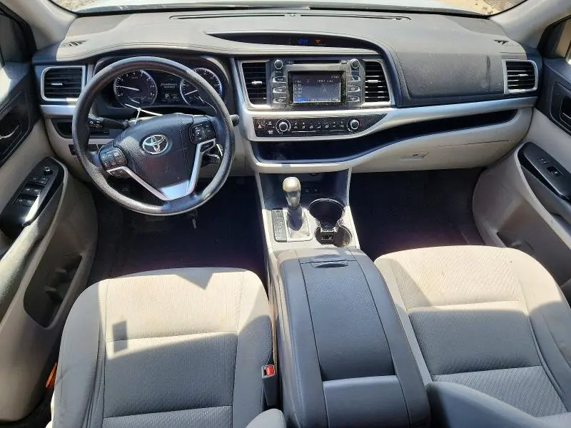 2016 TOYOTA HIGHLANDER LE  
