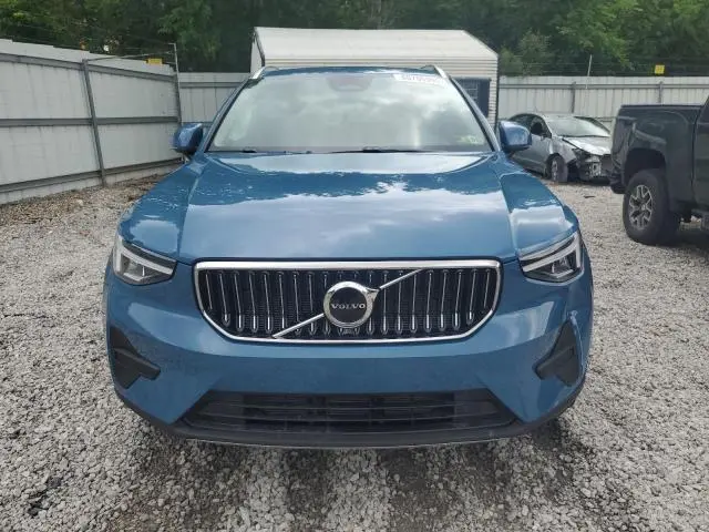 2024 VOLVO XC40 CORE  