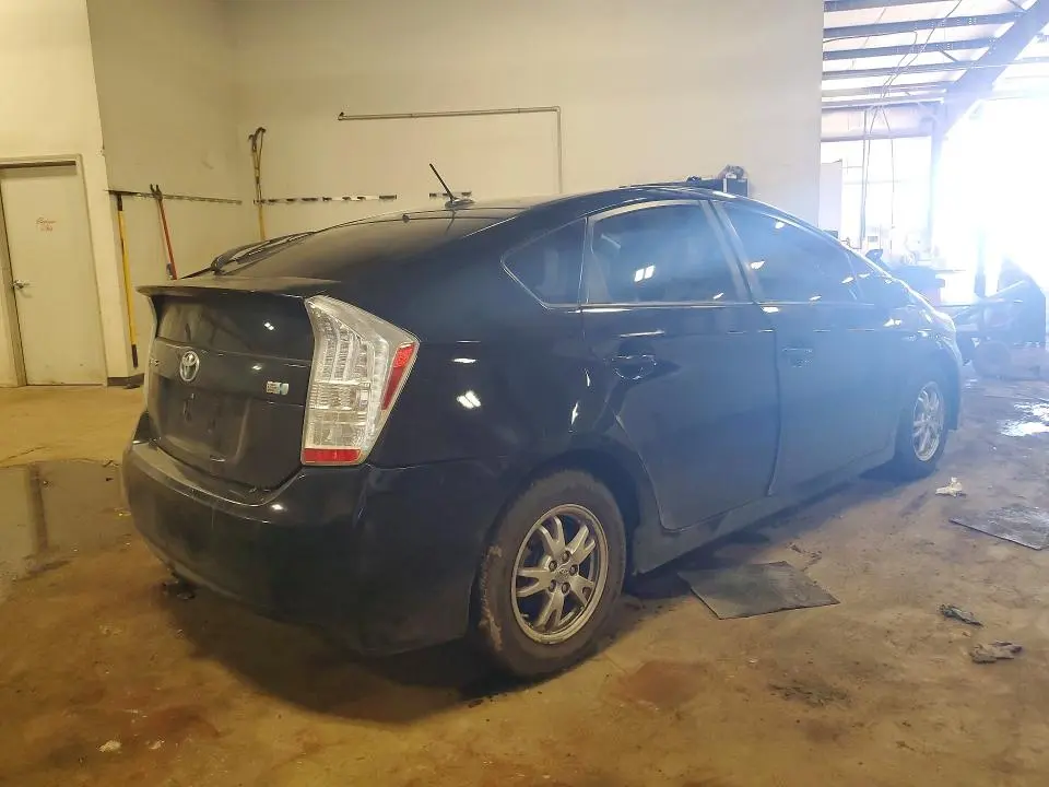 2010 TOYOTA PRIUS III  