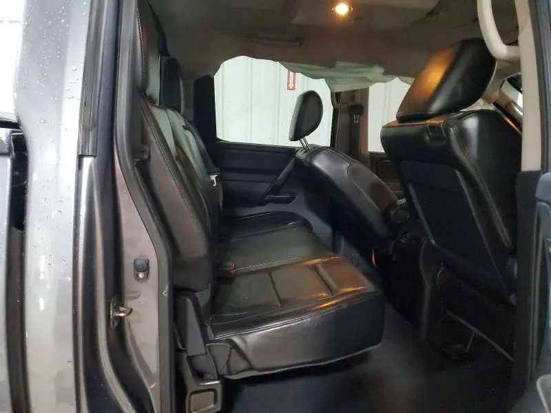 2013 NISSAN TITAN SV  
