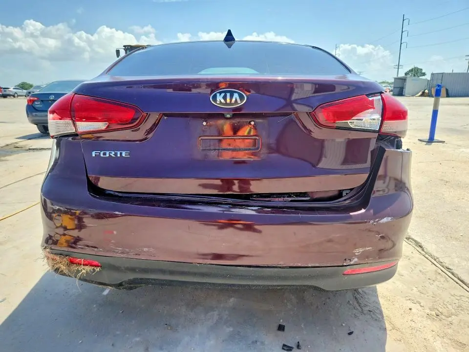 2018 KIA FORTE LX  