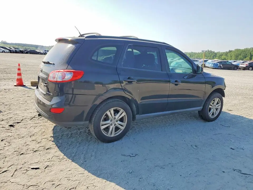 2011 HYUNDAI SANTA FE SE  