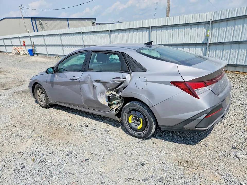 2025 HYUNDAI ELANTRA SE  