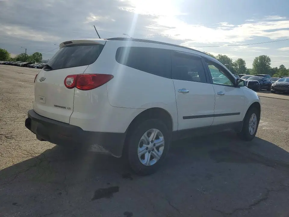 2010 CHEVROLET TRAVERSE LS  