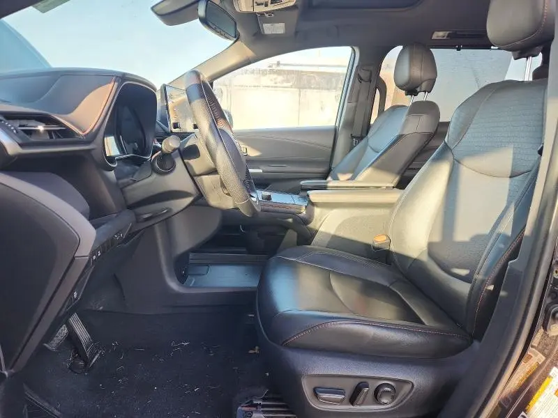 2021 TOYOTA SIENNA XSE  