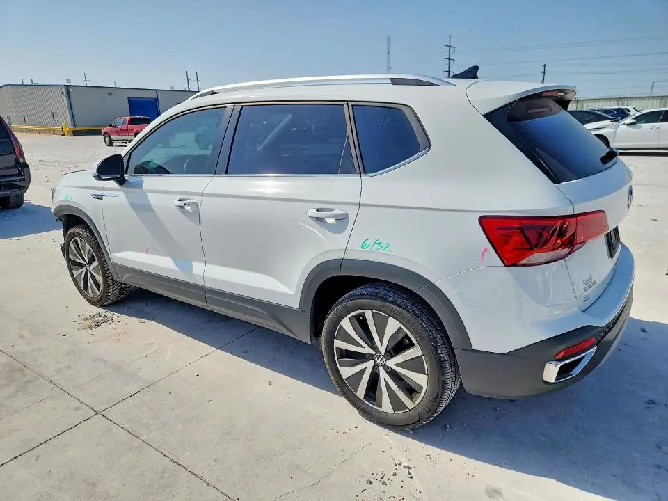 2024 VOLKSWAGEN TAOS SE  