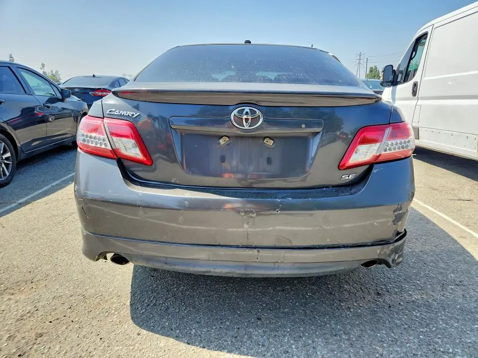 2011 TOYOTA CAMRY SE  