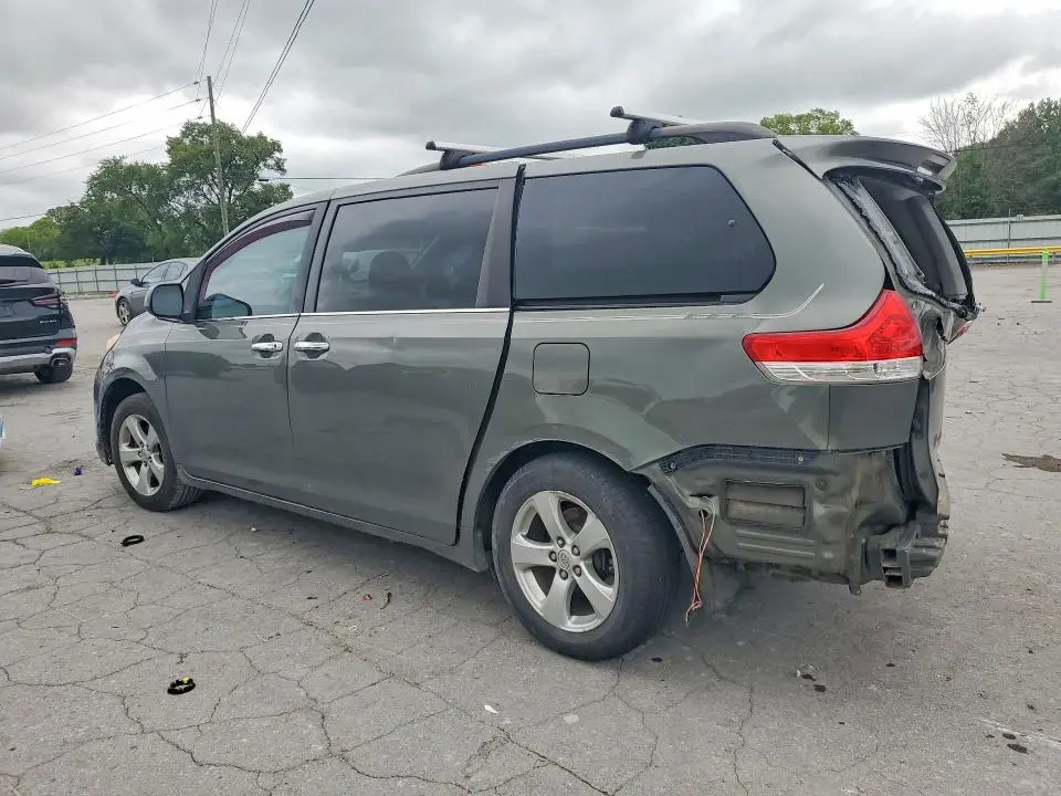 2011 TOYOTA SIENNA LE  