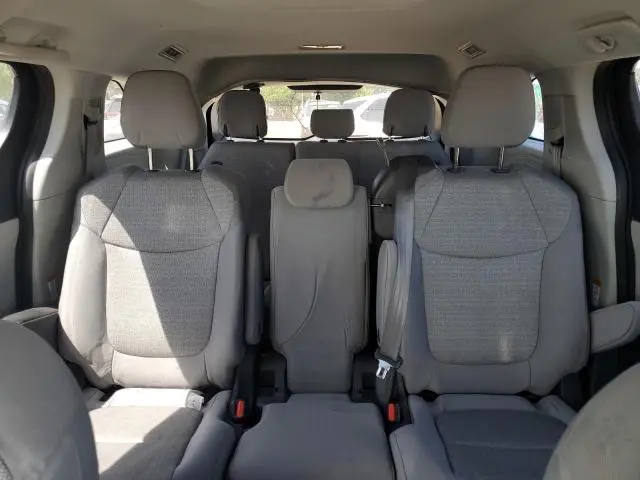 2021 TOYOTA SIENNA LE  