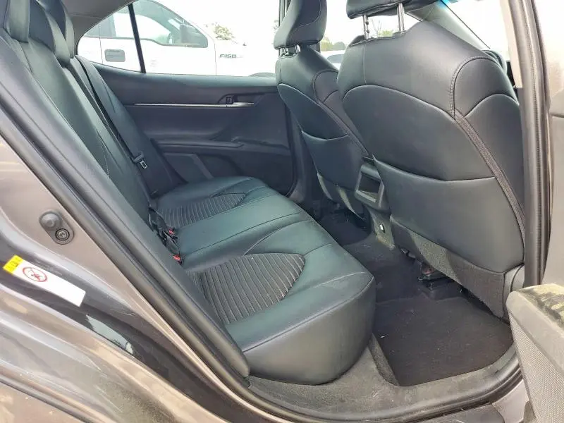 2018 TOYOTA CAMRY SE  