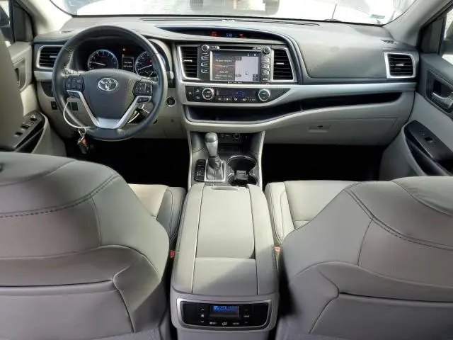 2019 TOYOTA HIGHLANDER SE  