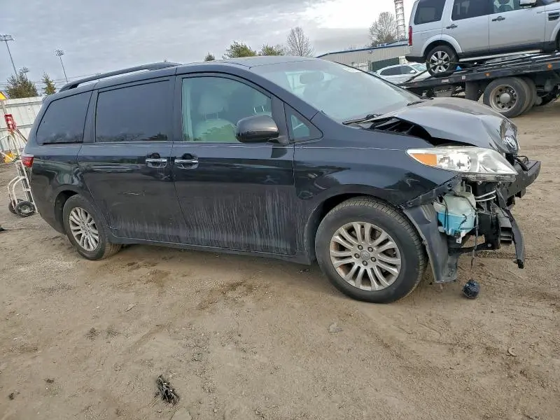 2017 TOYOTA SIENNA XLE PREMIUM 8-PASSENGER  