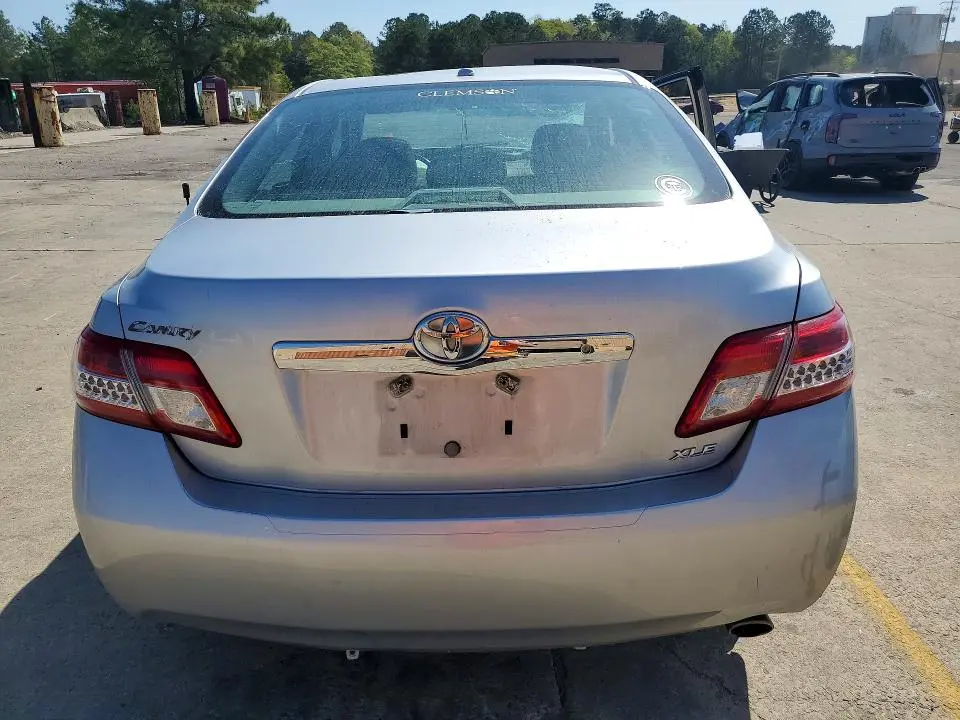 2011 TOYOTA CAMRY XLE  