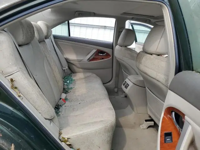 2011 TOYOTA CAMRY SE  