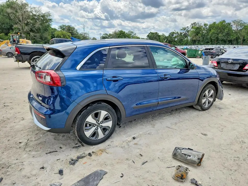 2017 KIA NIRO LX  