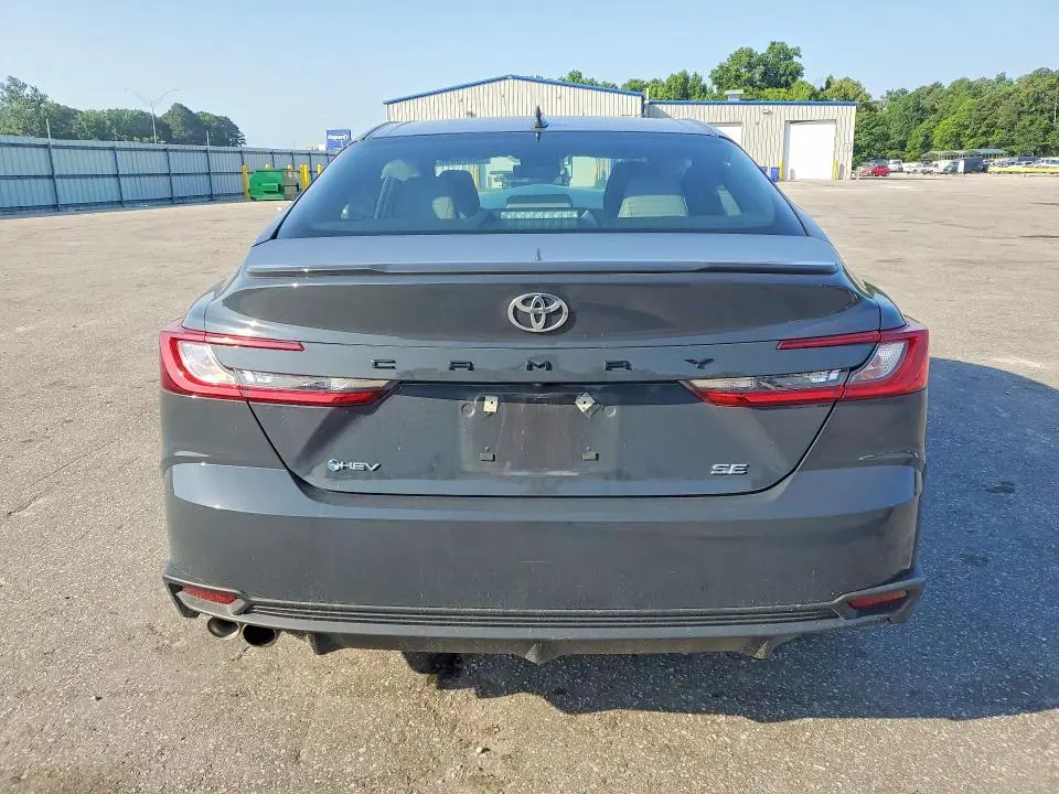 2025 TOYOTA CAMRY SE  