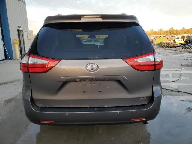 2016 TOYOTA SIENNA XLE  