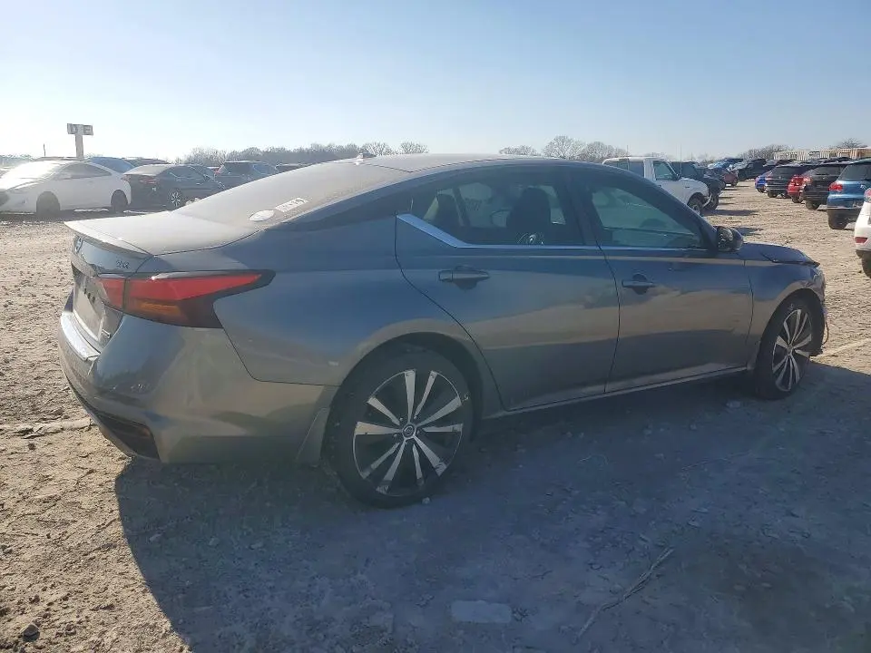 2019 NISSAN ALTIMA SR  