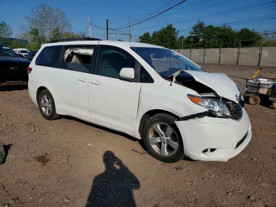 2011 TOYOTA SIENNA LE  