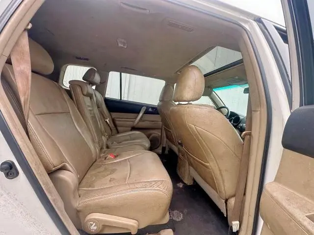 2012 TOYOTA HIGHLANDER SE
