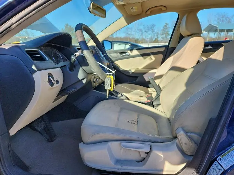 2012 VOLKSWAGEN JETTA SE  