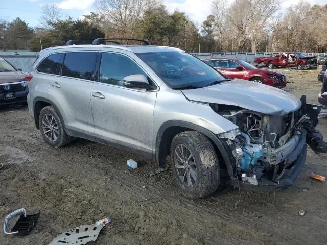 2019 TOYOTA HIGHLANDER SE  