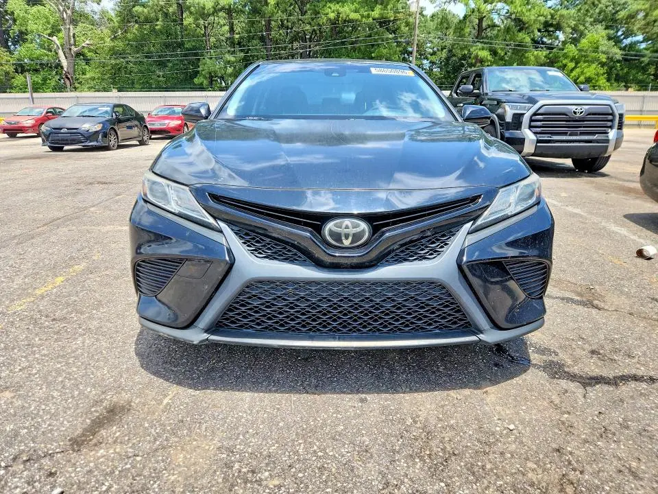 2018 TOYOTA CAMRY SE  