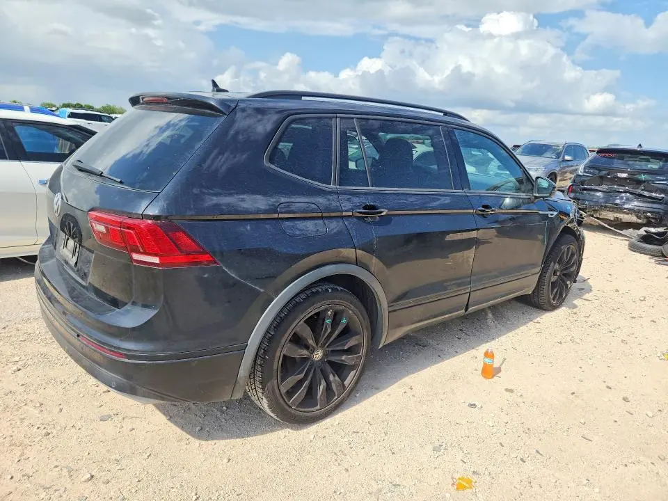 2021 VOLKSWAGEN TIGUAN SE  