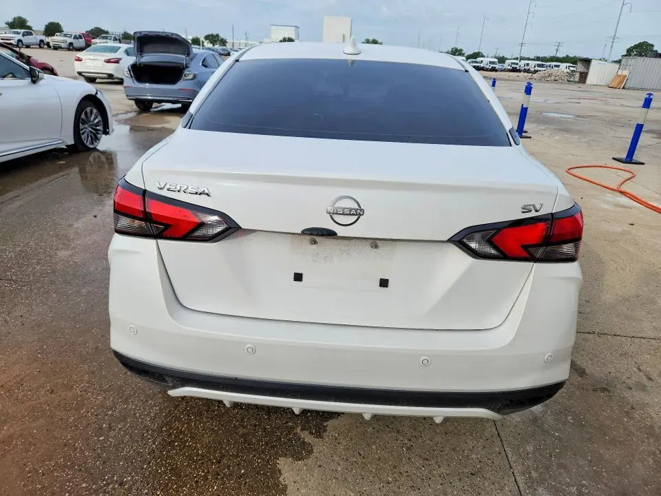 2024 NISSAN VERSA SV  