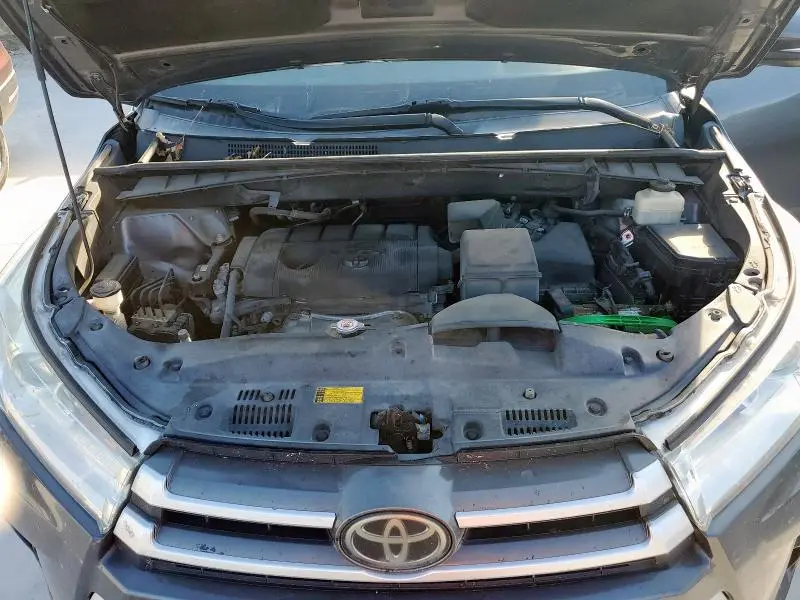 2018 TOYOTA HIGHLANDER LE  