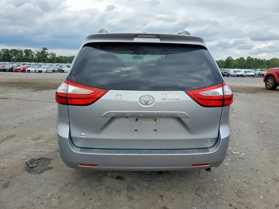 2015 TOYOTA SIENNA LE  