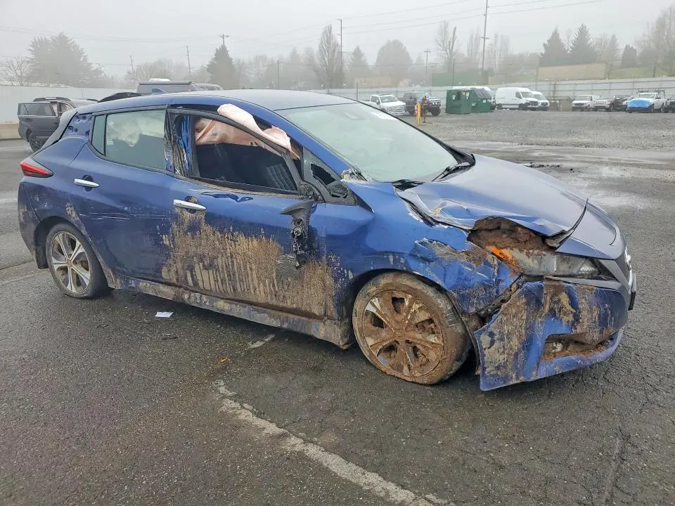 2020 NISSAN LEAF SV  