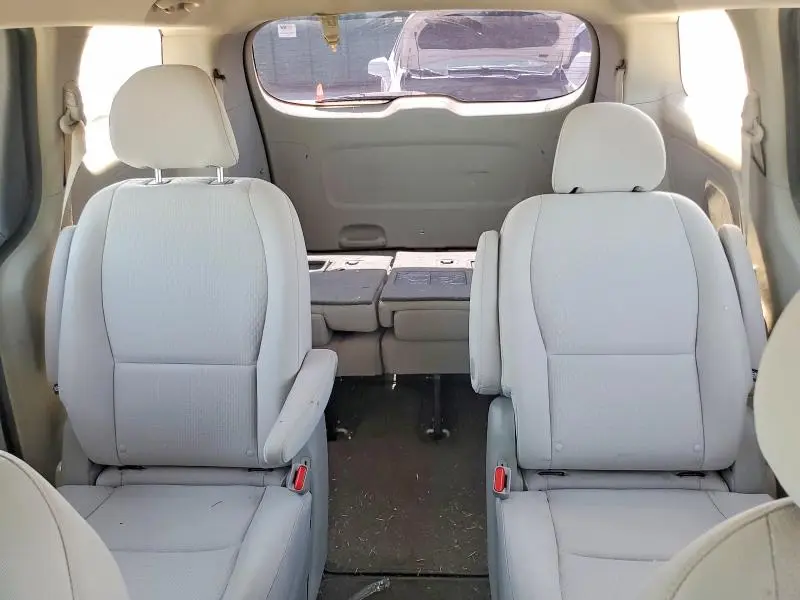 2017 KIA SEDONA L  