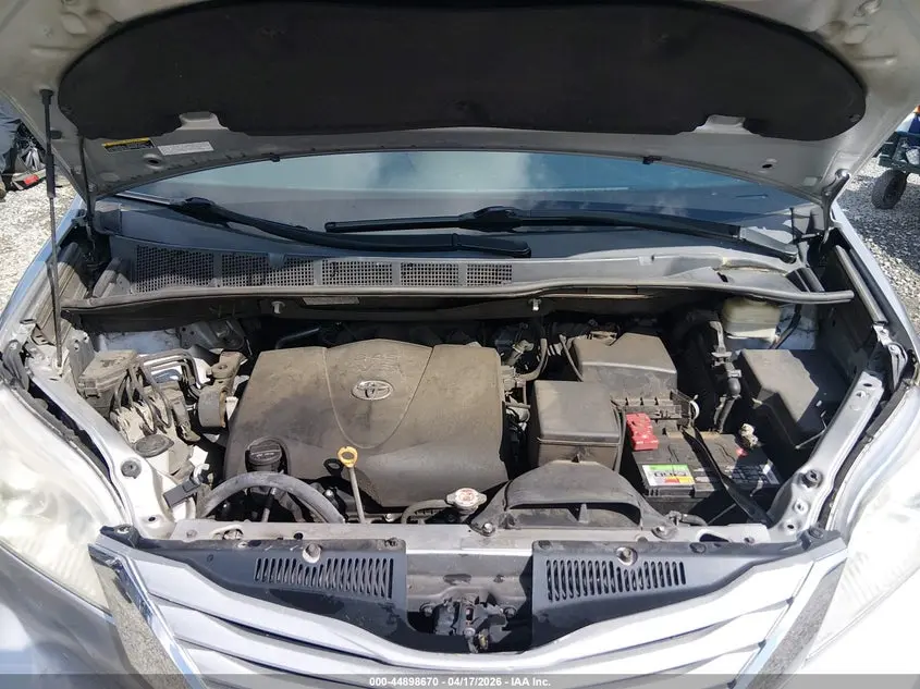 2017 TOYOTA SIENNA LE 7 PASSENGER
