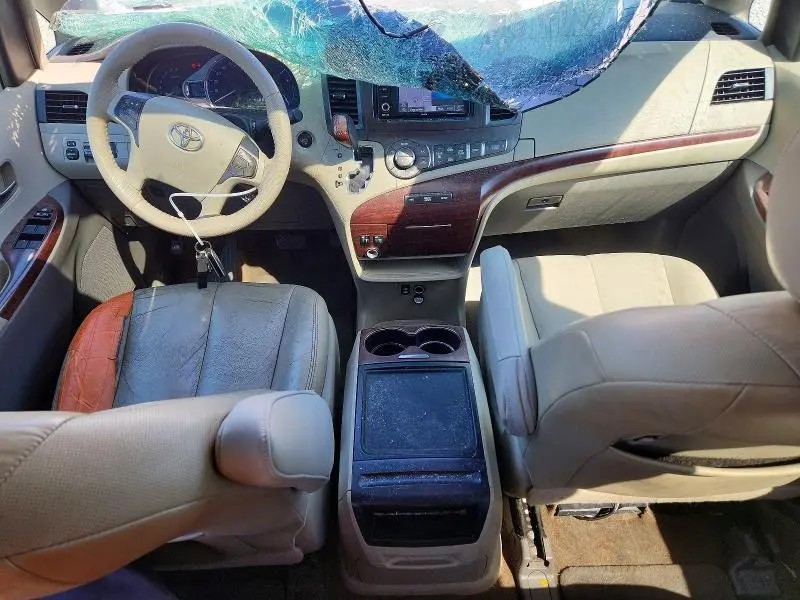 2013 TOYOTA SIENNA XLE 8-PASSENGER  