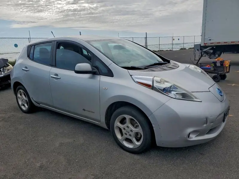 2011 NISSAN LEAF SV  