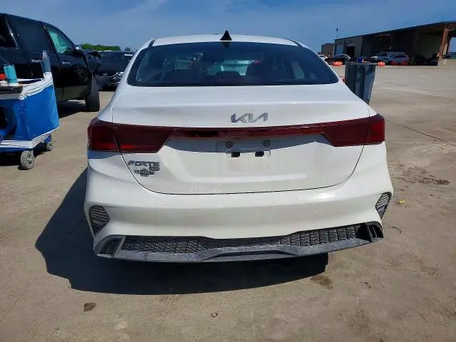 2023 KIA FORTE LX  
