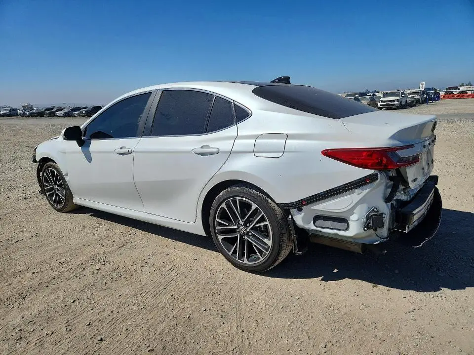 2025 TOYOTA CAMRY XLE  