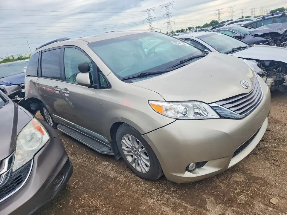 2015 TOYOTA SIENNA XLE 8-PASSENGER  