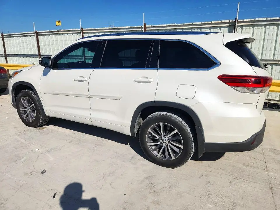 2018 TOYOTA HIGHLANDER XLE  