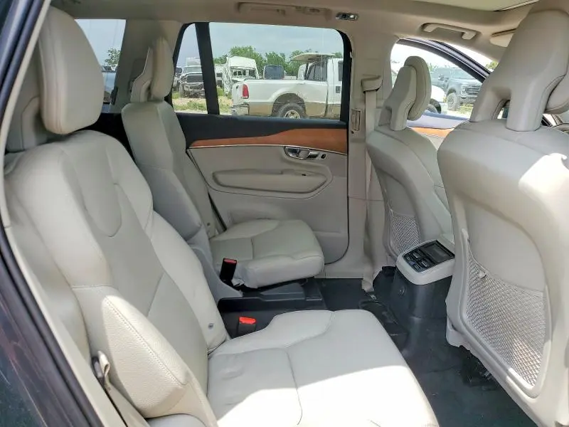 2021 VOLVO XC90 T8 RECHARGE MOMENTUM  