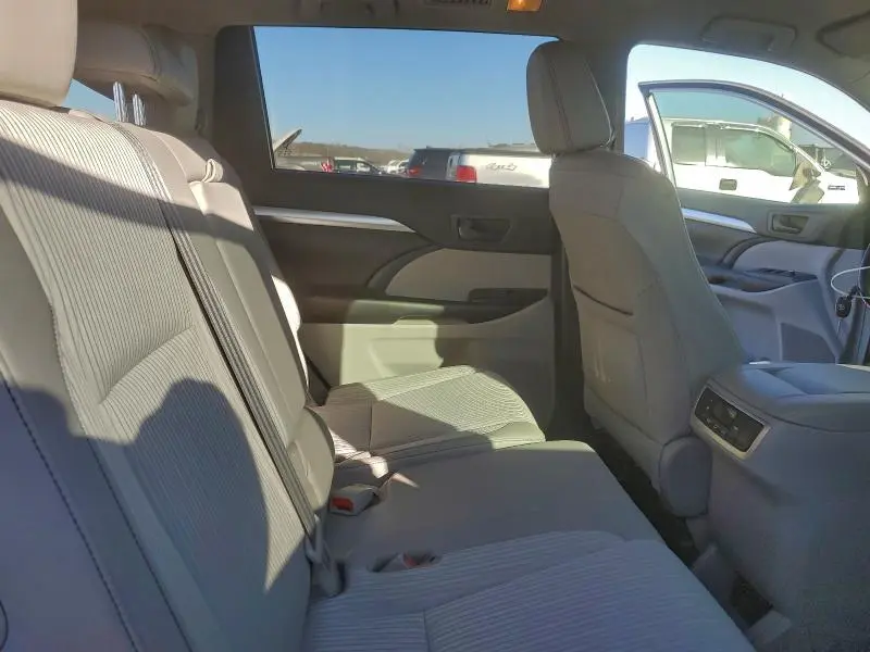 2018 TOYOTA HIGHLANDER LE  