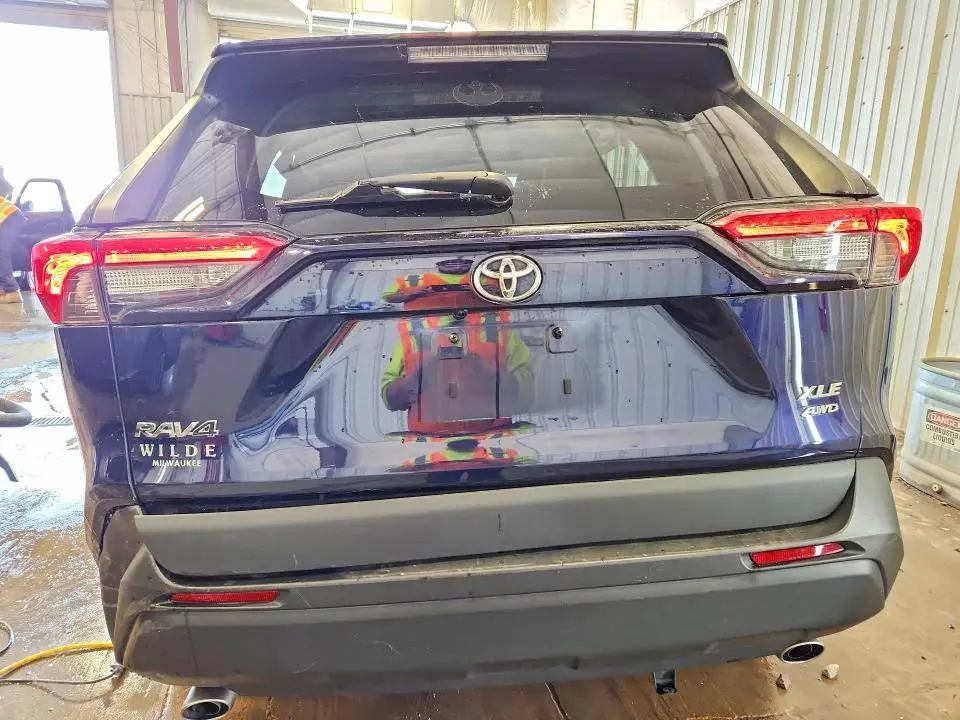 2021 TOYOTA RAV4 XLE  